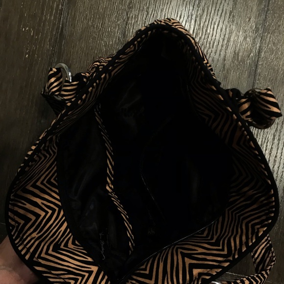 “Vera Bradley” Nice Size Purse - Picture 3 of 7